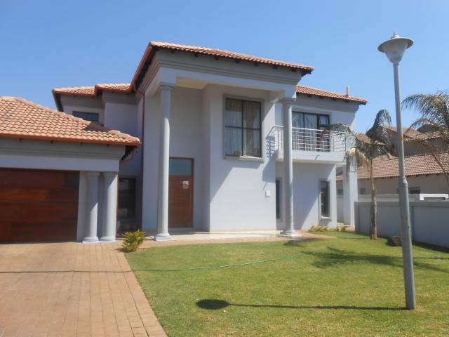 4 Bedroom House for Sale For Sale in Centurion Central - Home Sell - MR095375