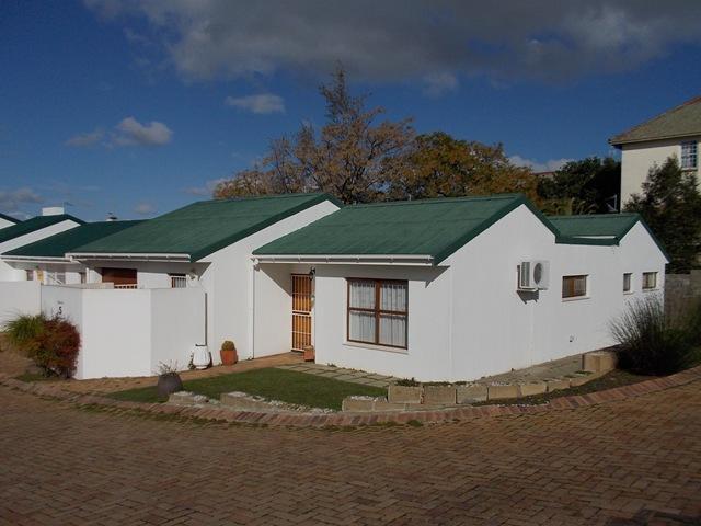 2 Bedroom House for Sale For Sale in Malmesbury - Private Sale - MR095443