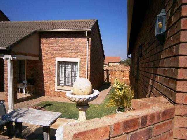 3 Bedroom House for Sale For Sale in Centurion Central - Home Sell - MR095457