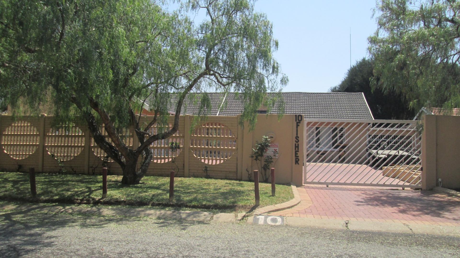 Front View of property in Brackenhurst