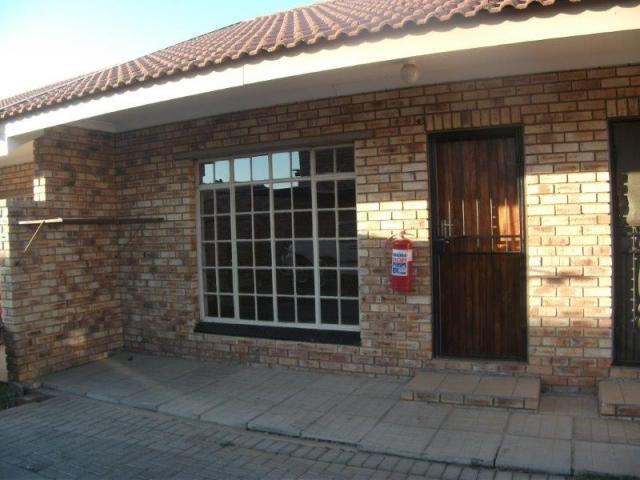 1 Bedroom Simplex for Sale For Sale in Parys - Private Sale - MR095484
