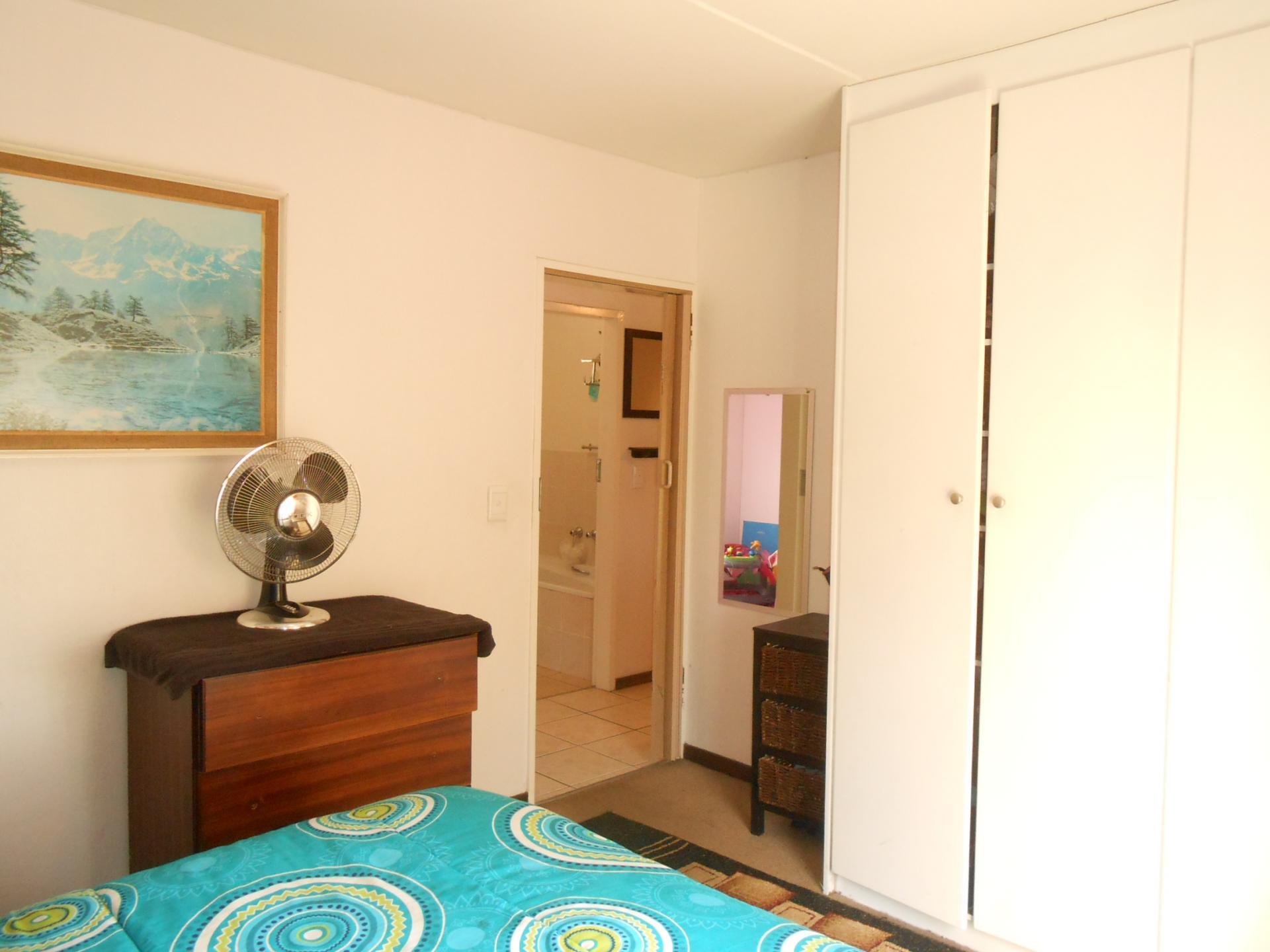 Main Bedroom - 14 square meters of property in Breaunanda