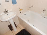 Main Bathroom - 5 square meters of property in Breaunanda