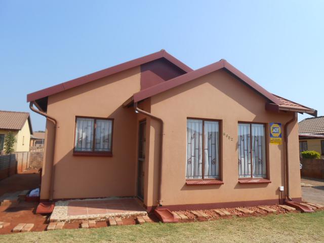 2 Bedroom House for Sale For Sale in Pretoria North - Private Sale - MR095611
