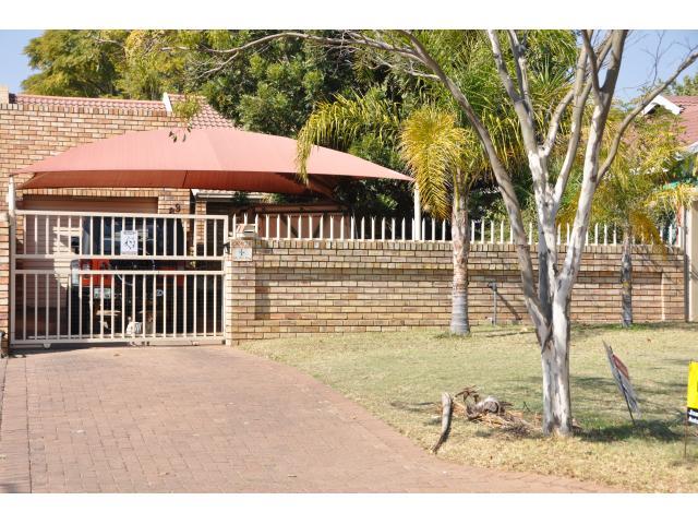 2 Bedroom House for Sale For Sale in Rustenburg - Private Sale - MR095614