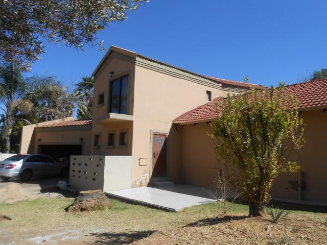 3 Bedroom House for Sale For Sale in Rooihuiskraal - Private Sale - MR095642