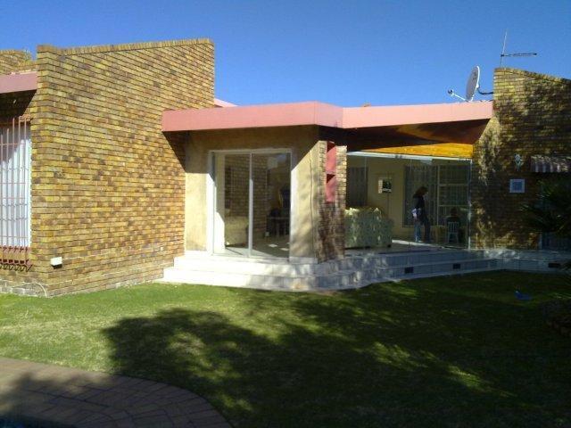 3 Bedroom House for Sale For Sale in Sunward park - Private Sale - MR095690