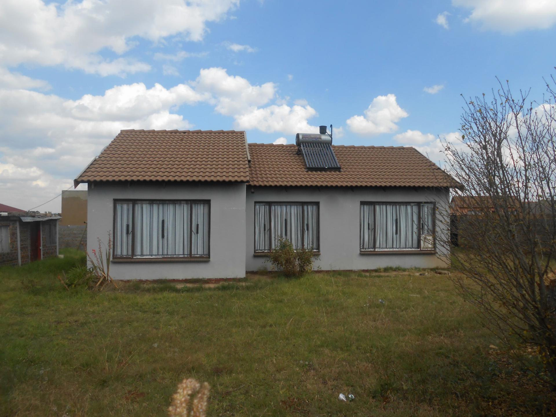 Front View of property in Vosloorus