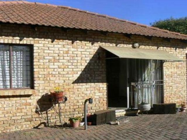 2 Bedroom Sectional Title for Sale For Sale in Witpoortjie - Home Sell - MR095779