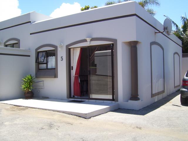 2 Bedroom Sectional Title for Sale and to Rent For Sale in Jeffrey's Bay - Home Sell - MR095888