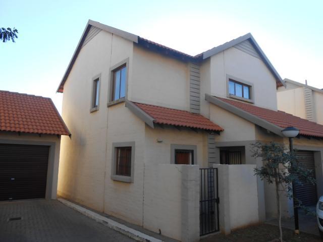 3 Bedroom House for Sale For Sale in Mooikloof Ridge - Home Sell - MR095939