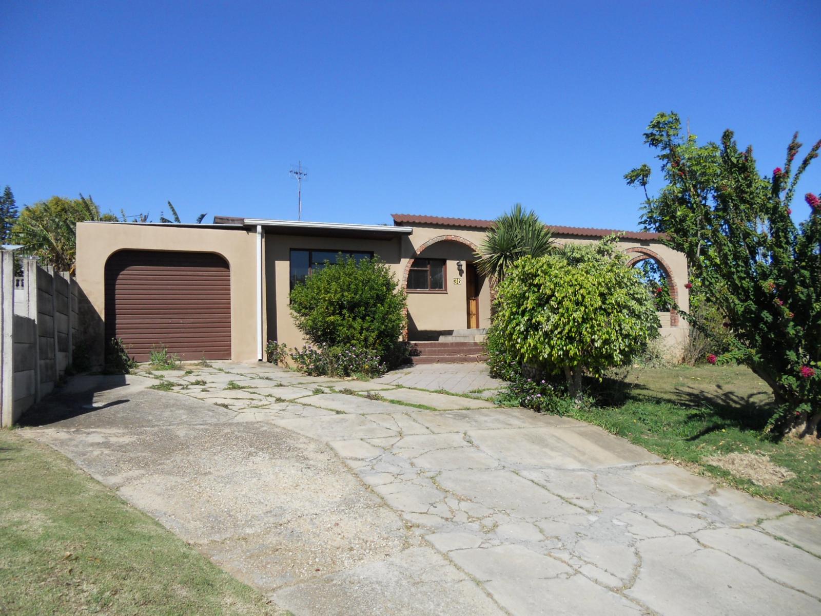 Front View of property in Uitenhage