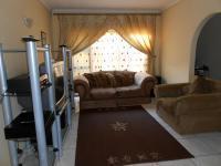 Lounges - 20 square meters of property in Birchleigh North