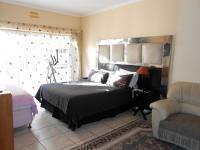 Main Bedroom - 23 square meters of property in Birchleigh North