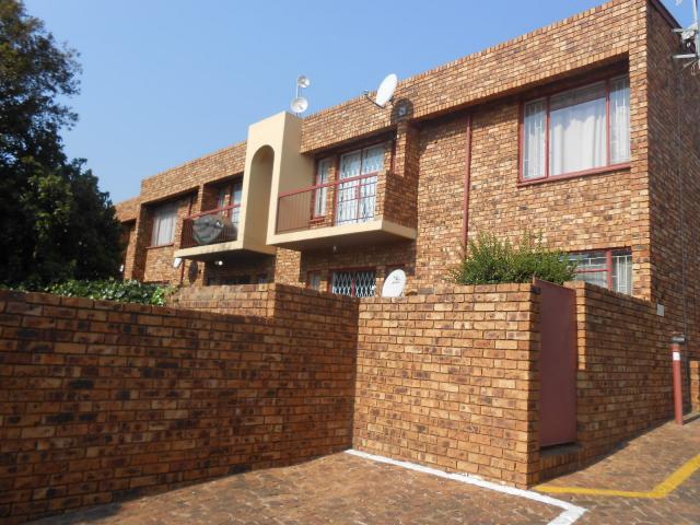 2 Bedroom Sectional Title for Sale For Sale in Zwartkop - Private Sale - MR096010