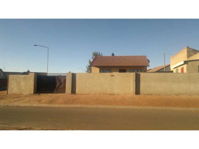 2 Bedroom House for Sale For Sale in Kagiso - Home Sell - MR096085