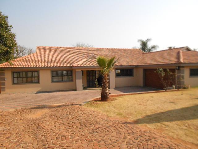 4 Bedroom House for Sale For Sale in Weltevreden Park - Home Sell - MR096105