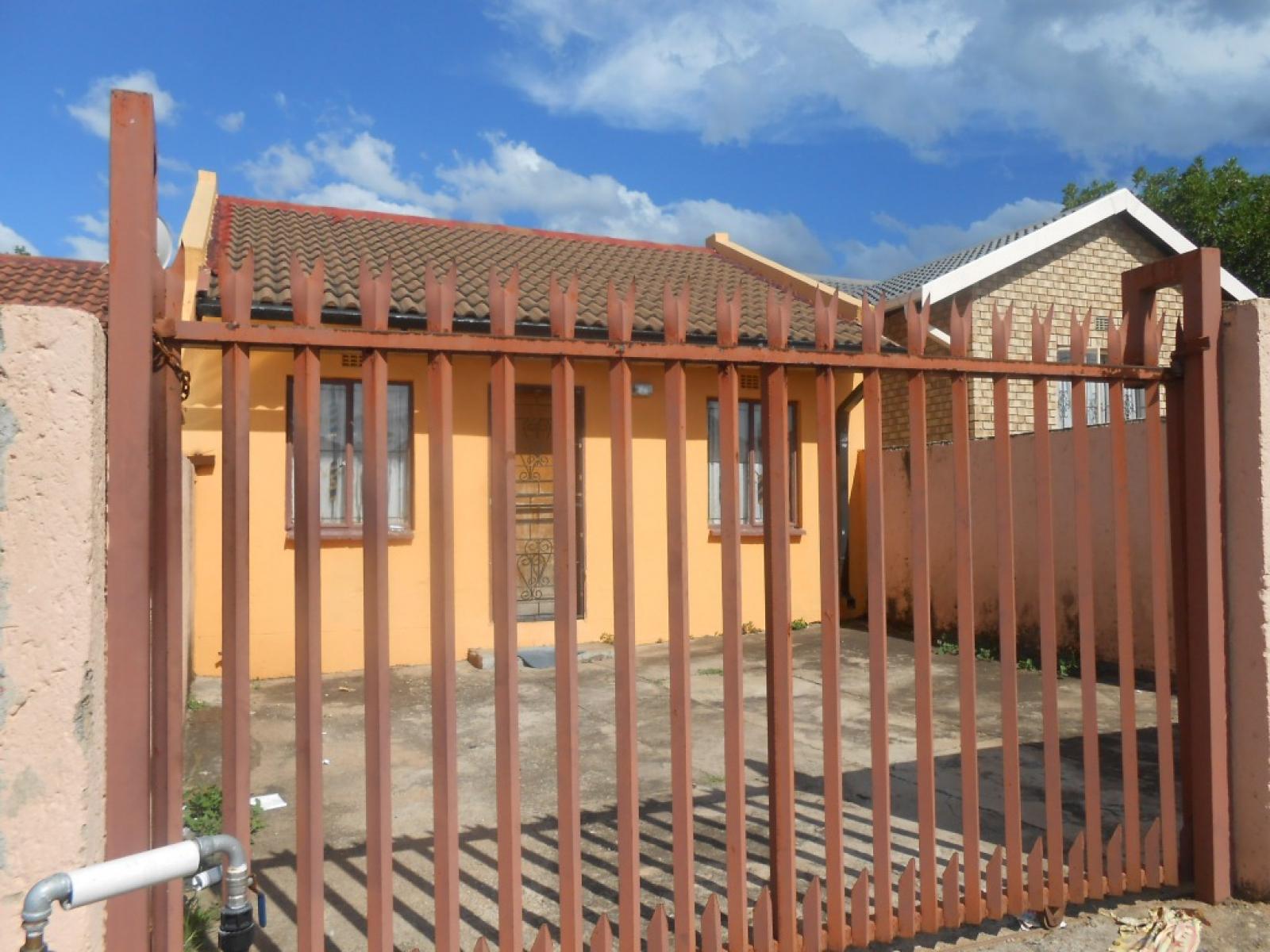 Front View of property in Kamagugu