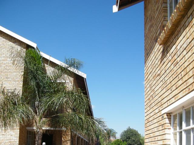 2 Bedroom Apartment for Sale For Sale in Rustenburg - Home Sell - MR096138