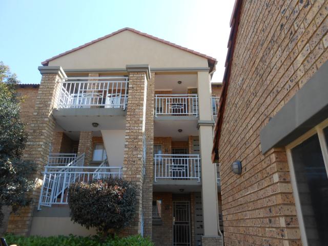 2 Bedroom Sectional Title for Sale For Sale in Die Hoewes - Private Sale - MR096153