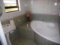 Main Bathroom of property in Northmead