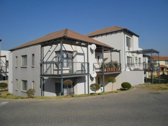 2 Bedroom Apartment for Sale For Sale in Douglasdale - Private Sale - MR096251