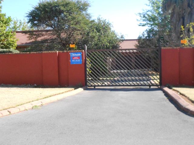 4 Bedroom House for Sale For Sale in Krugersdorp - Private Sale - MR096271