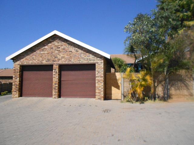 2 Bedroom Sectional Title for Sale For Sale in Radiokop - Home Sell - MR096345