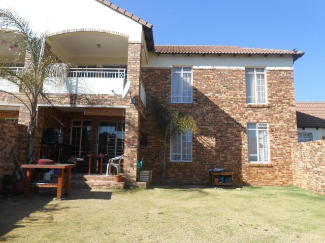 2 Bedroom Sectional Title for Sale For Sale in Moreletapark - Private Sale - MR096410