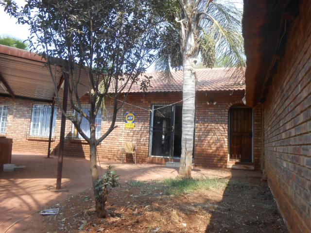 5 Bedroom Duet for Sale For Sale in Doornpoort - Private Sale - MR096480