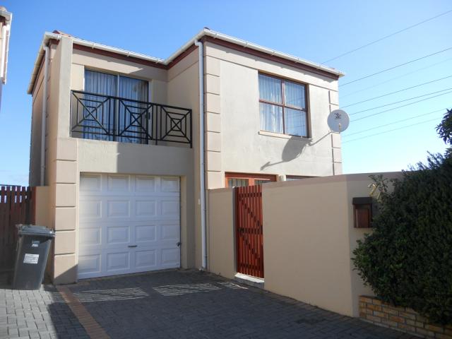 3 Bedroom Duplex for Sale For Sale in Parklands - Home Sell - MR096528