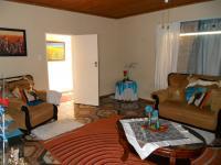 Lounges - 31 square meters of property in Oudtshoorn