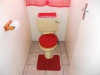 Bathroom 2 - 2 square meters of property in Oudtshoorn