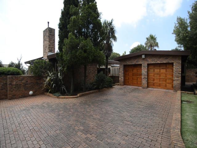 3 Bedroom House for Sale For Sale in Krugersdorp - Home Sell - MR096595