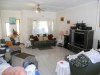 Lounges - 21 square meters of property in Hibberdene