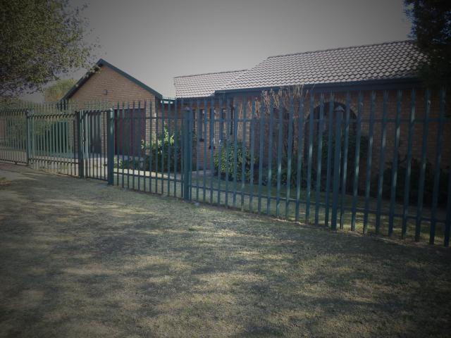 4 Bedroom House for Sale For Sale in Benoni - Home Sell - MR096616