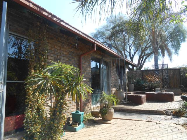 3 Bedroom House for Sale For Sale in Heuweloord - Private Sale - MR096623