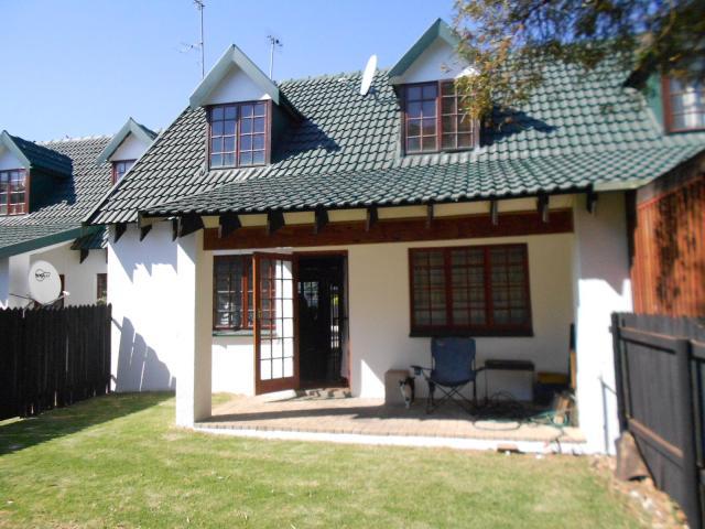 2 Bedroom Sectional Title for Sale For Sale in Weltevreden Park - Home Sell - MR096649