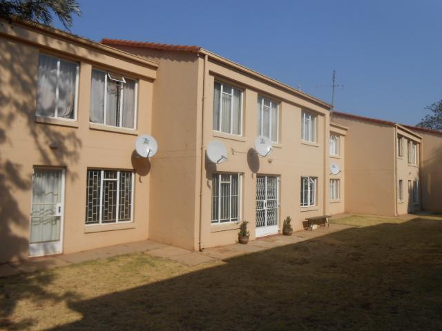 1 Bedroom Simplex for Sale For Sale in Die Hoewes - Home Sell - MR096687