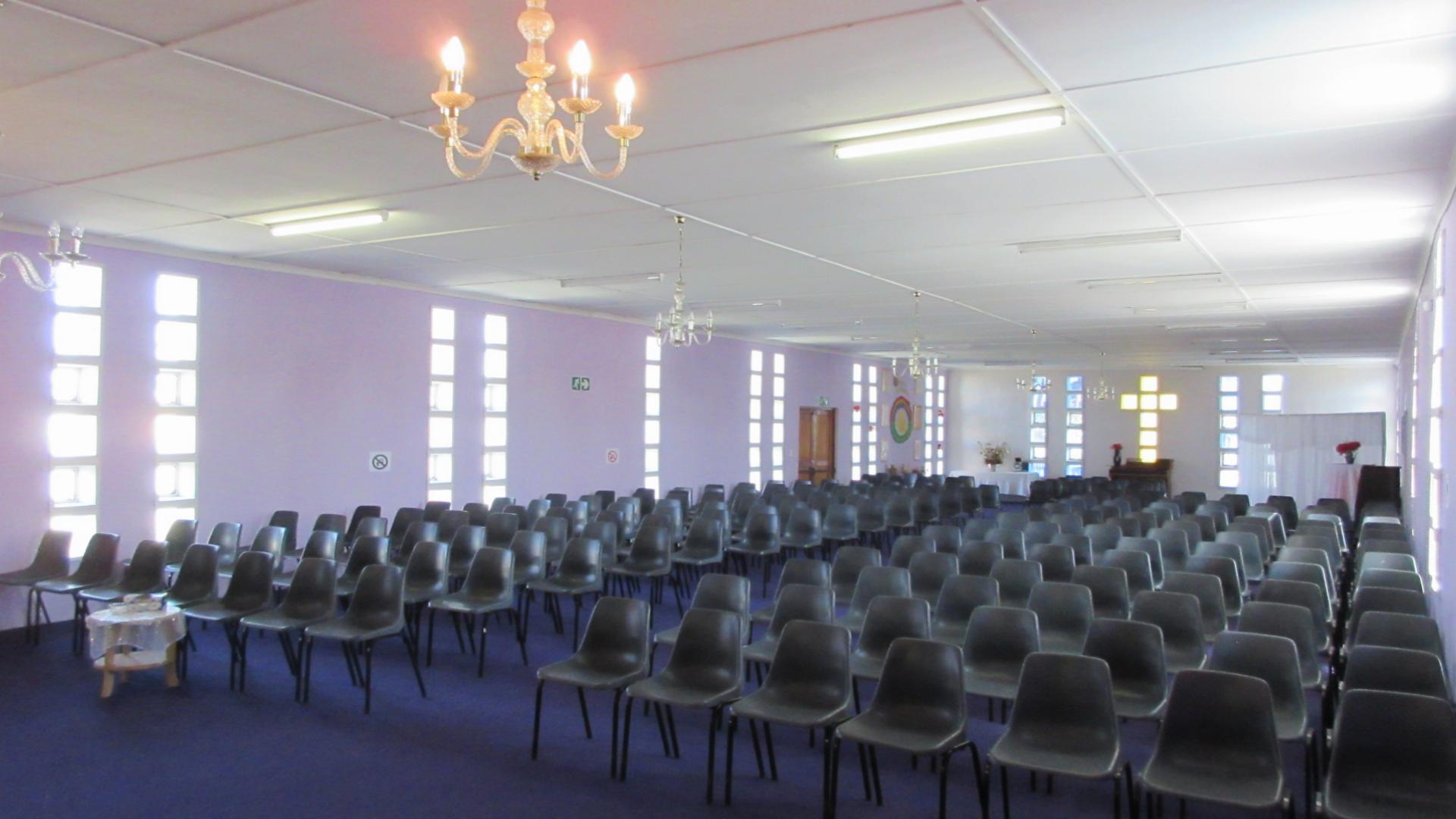 Entertainment - 323 square meters of property in Westridge CP