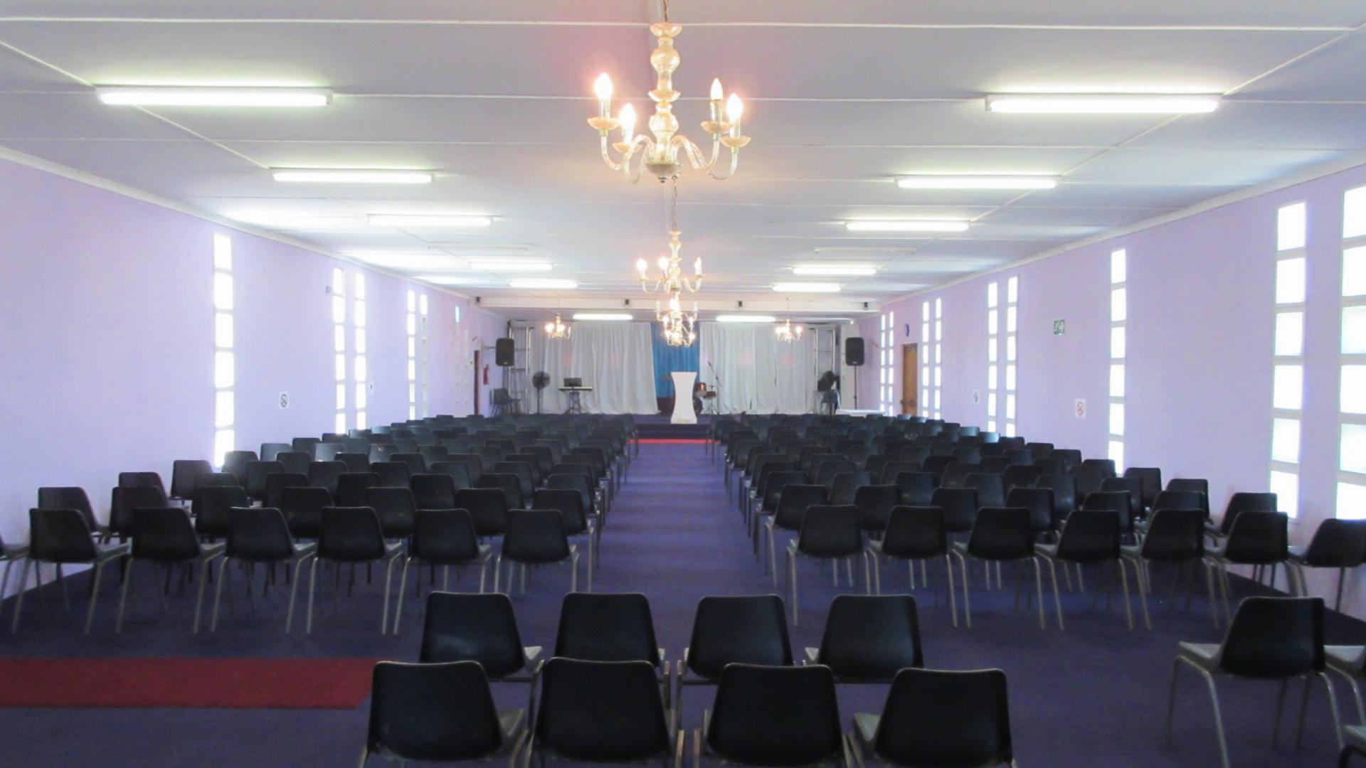 Entertainment - 323 square meters of property in Westridge CP