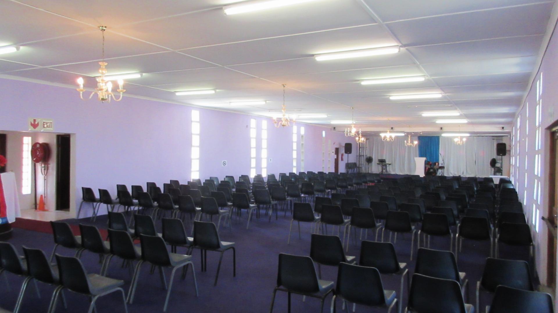 Entertainment - 323 square meters of property in Westridge CP