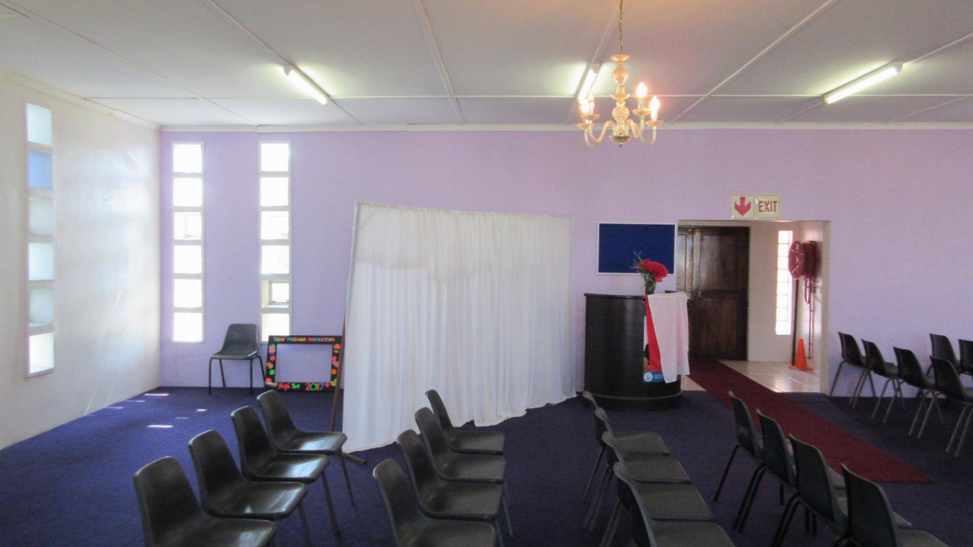 Entertainment - 323 square meters of property in Westridge CP