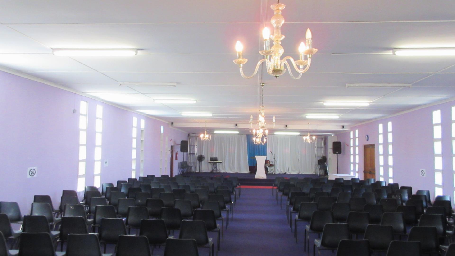 Entertainment - 323 square meters of property in Westridge CP