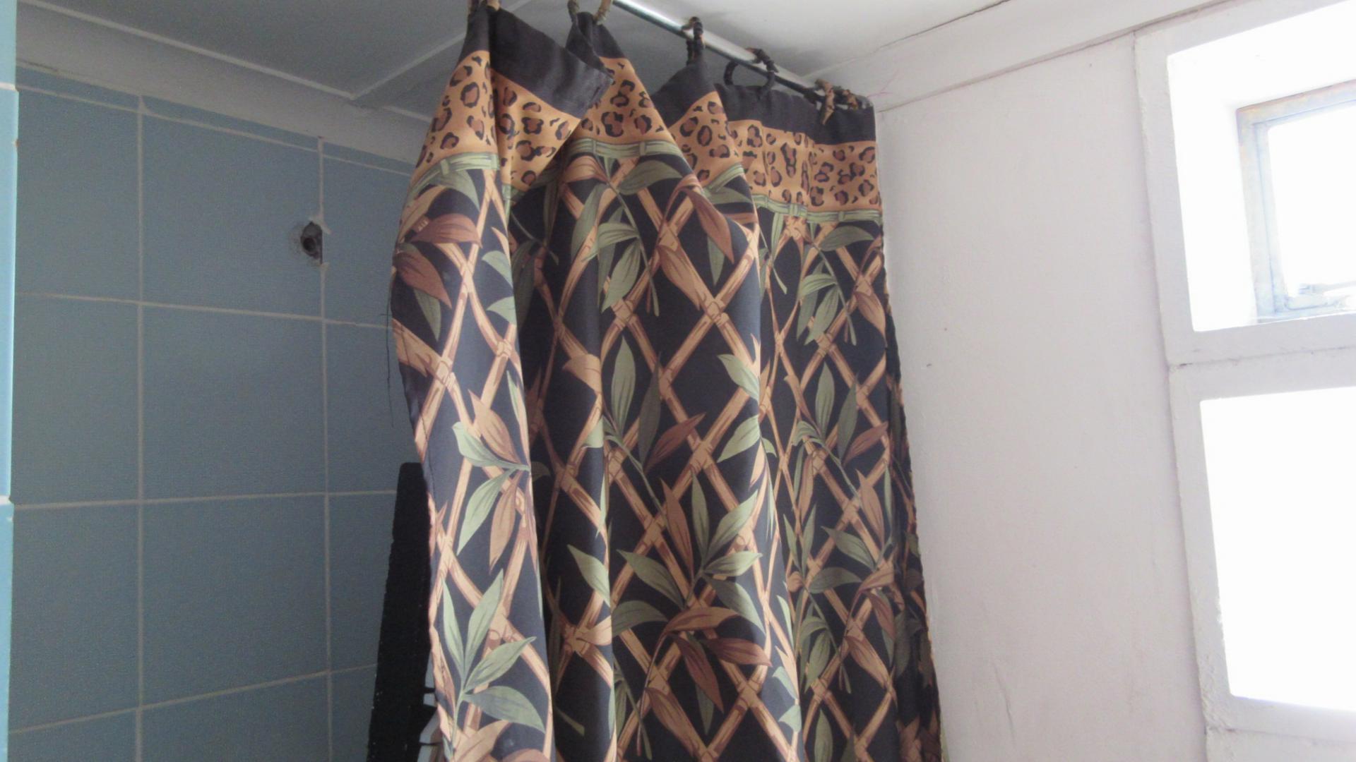 Bathroom 1 - 15 square meters of property in Westridge CP