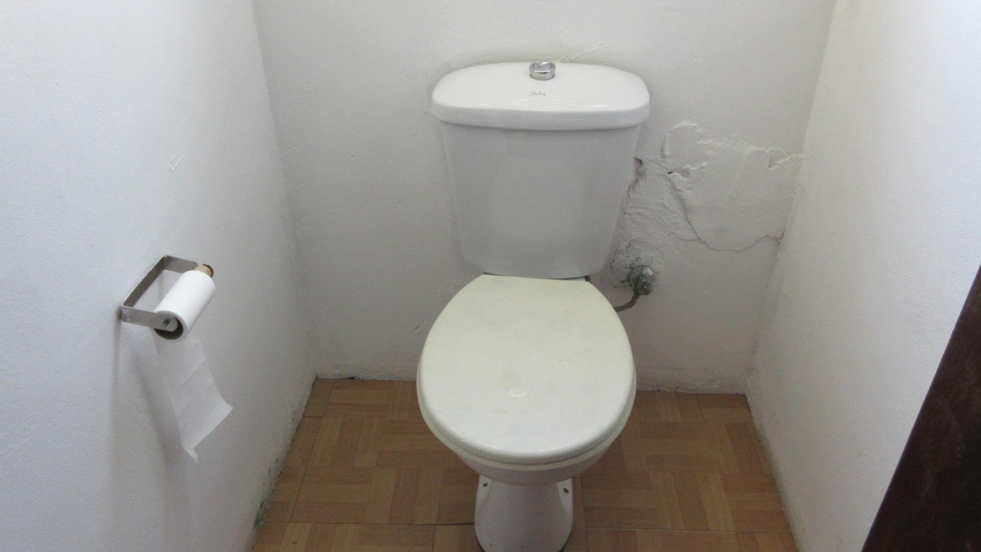 Bathroom 1 - 15 square meters of property in Westridge CP