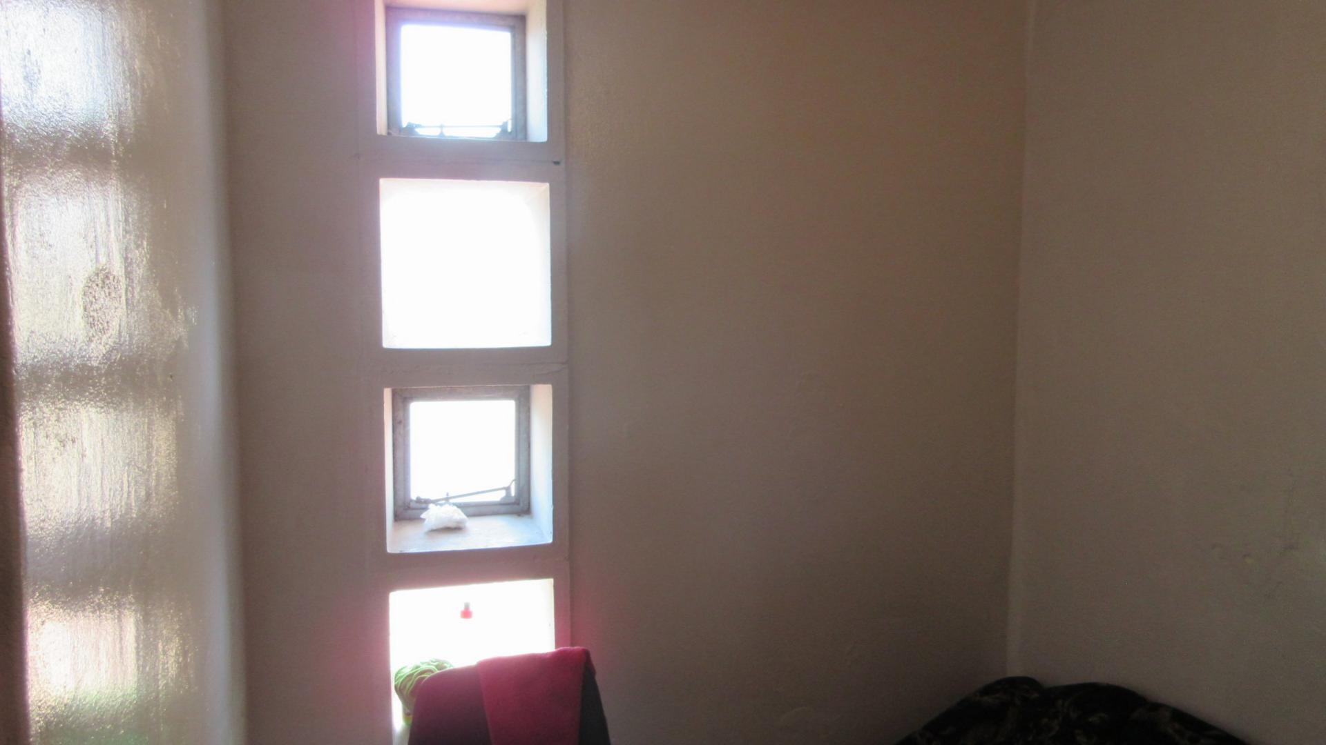 Bathroom 2 - 12 square meters of property in Westridge CP