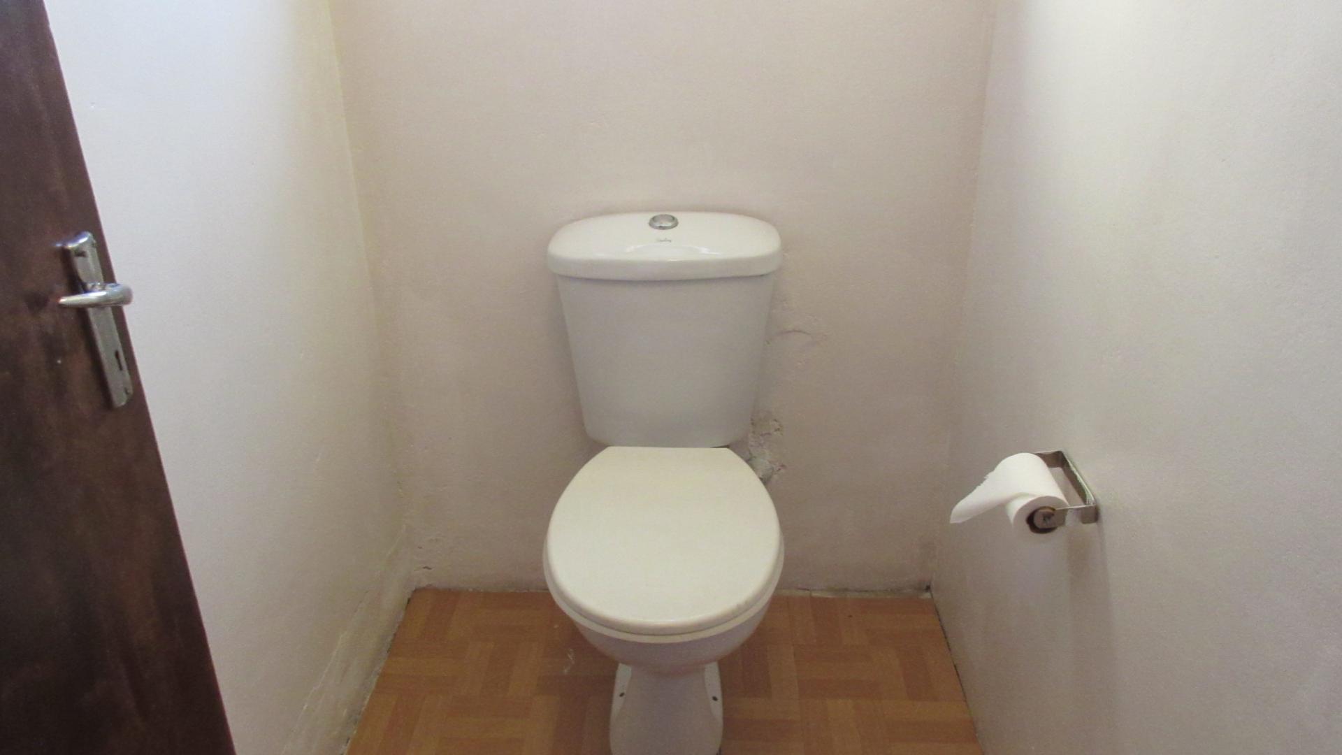 Bathroom 2 - 12 square meters of property in Westridge CP