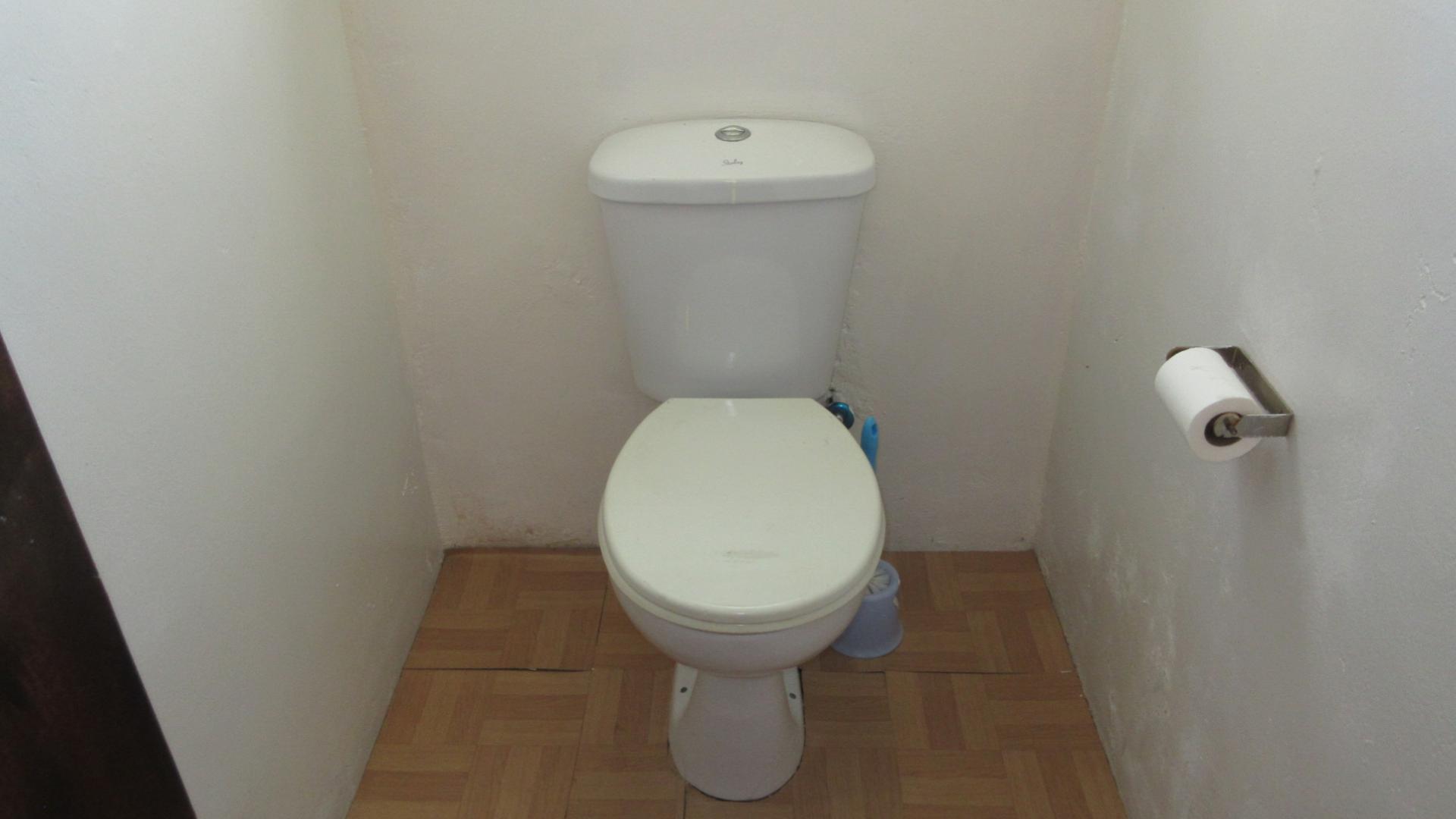 Bathroom 2 - 12 square meters of property in Westridge CP