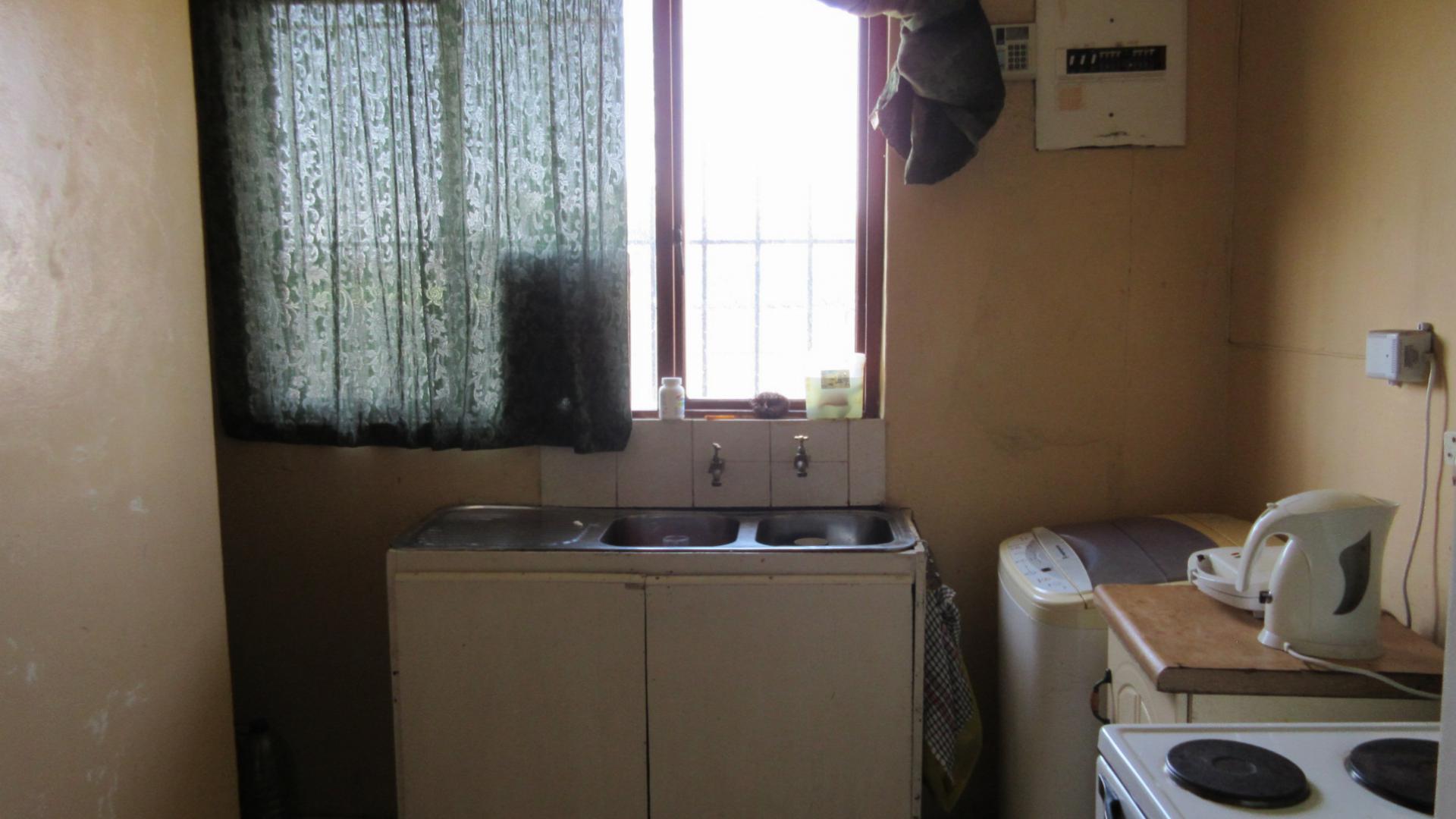 Kitchen - 18 square meters of property in Westridge CP